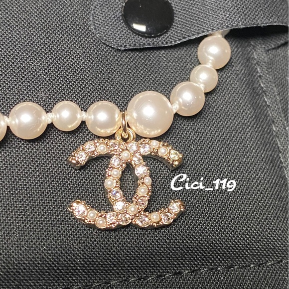 🤍CHANEL CC Pearl & Crystal 20B Bracelet🤍 - Picture 6 of 7